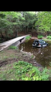 earlier-car-in-brook